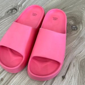 Wild Fable Hot Pink Slides